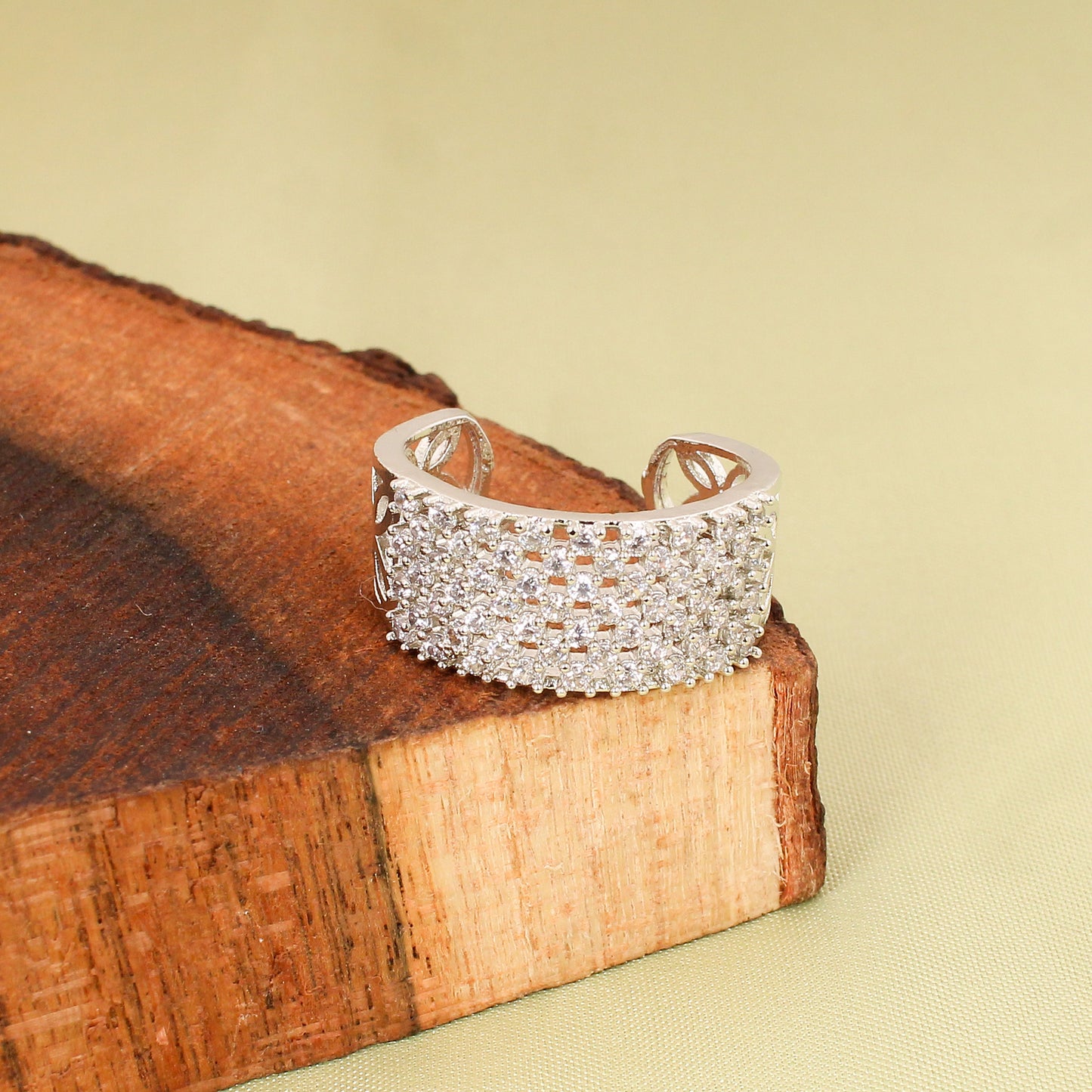 CKLAKART's Silver-Toned Band Ring Adorned with Shimmering White Stones
