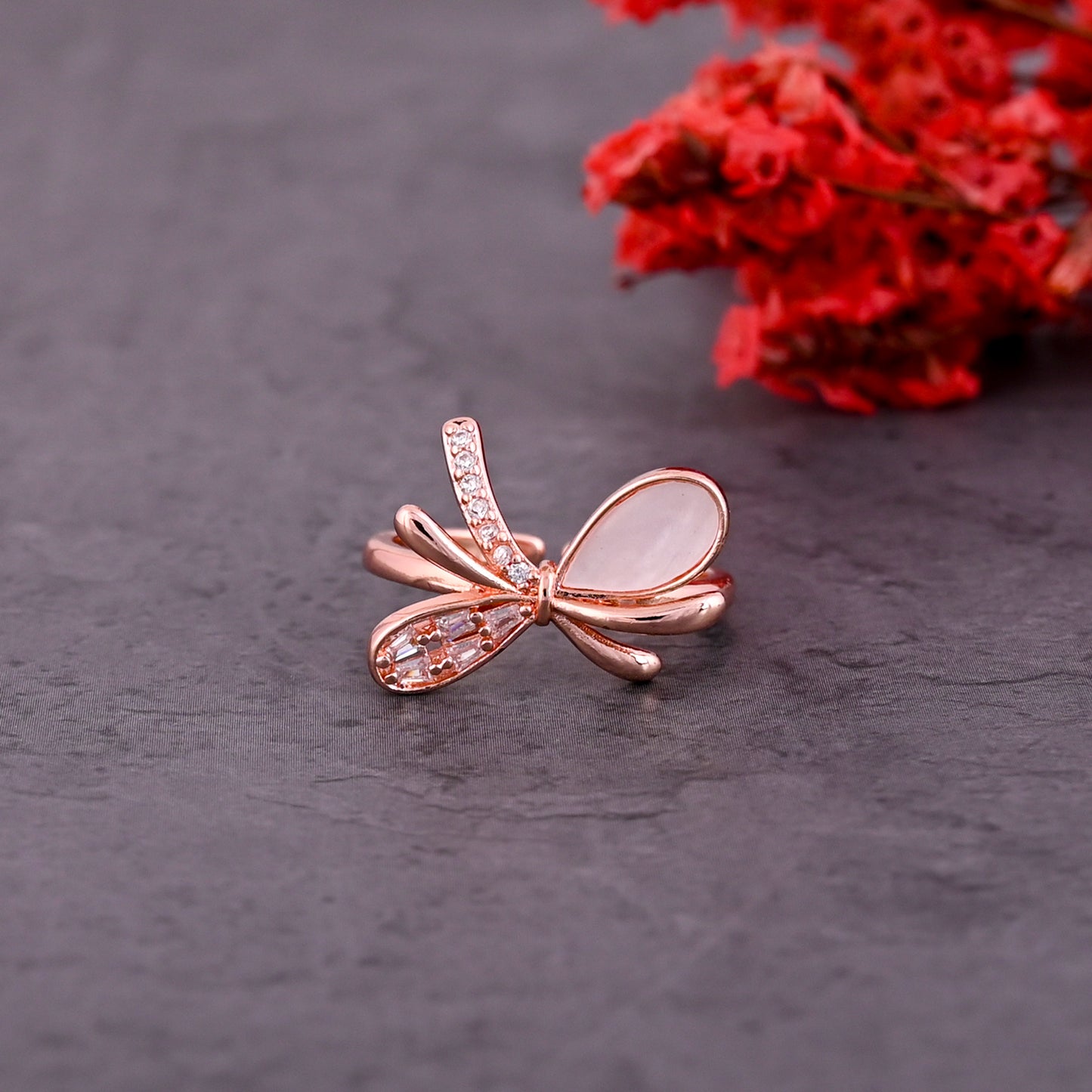 CKLAKART's Glamorous Chic Ring with Timeless Elegance