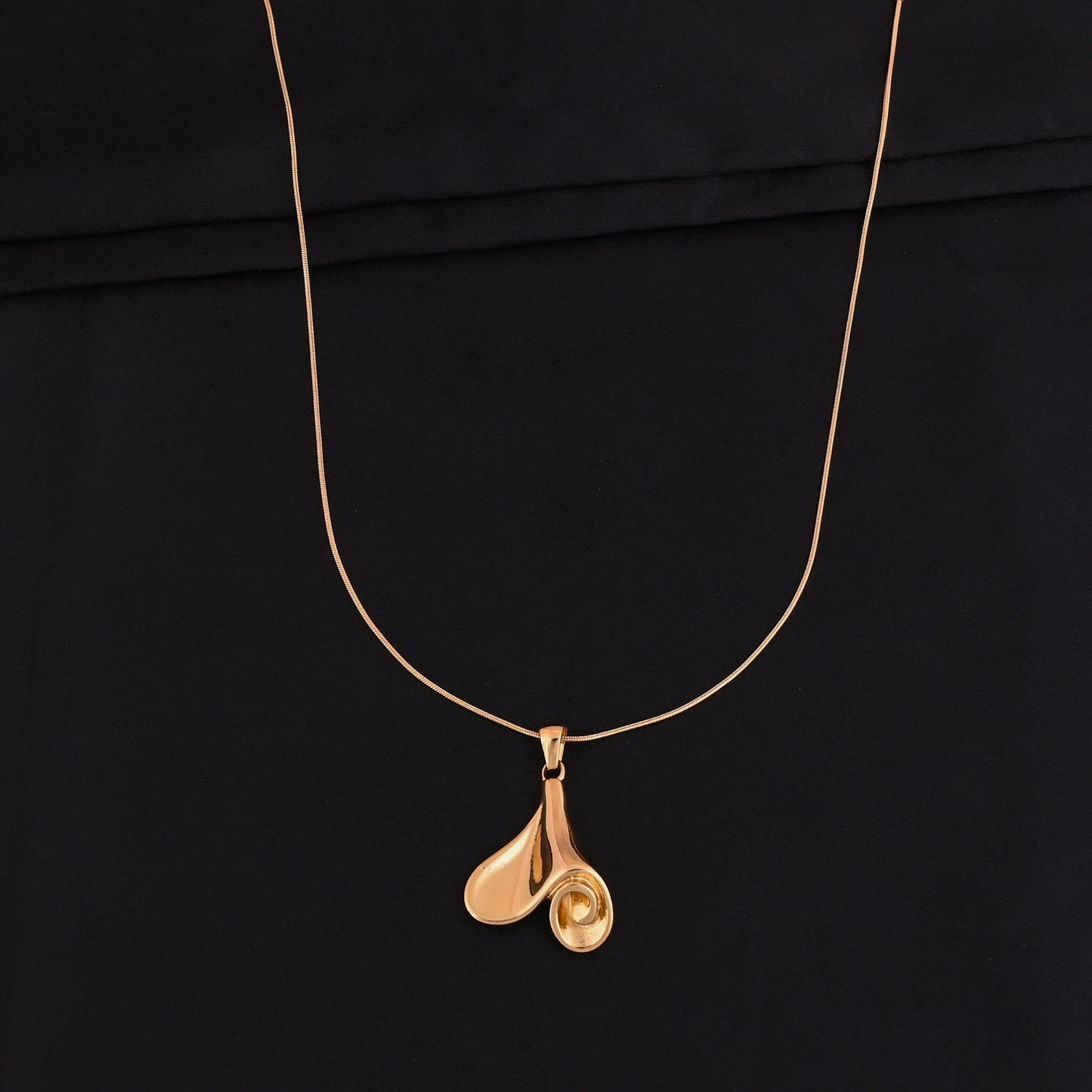 CKLAKART's Gold Tone Round Chain with Beautiful Bud Pendant