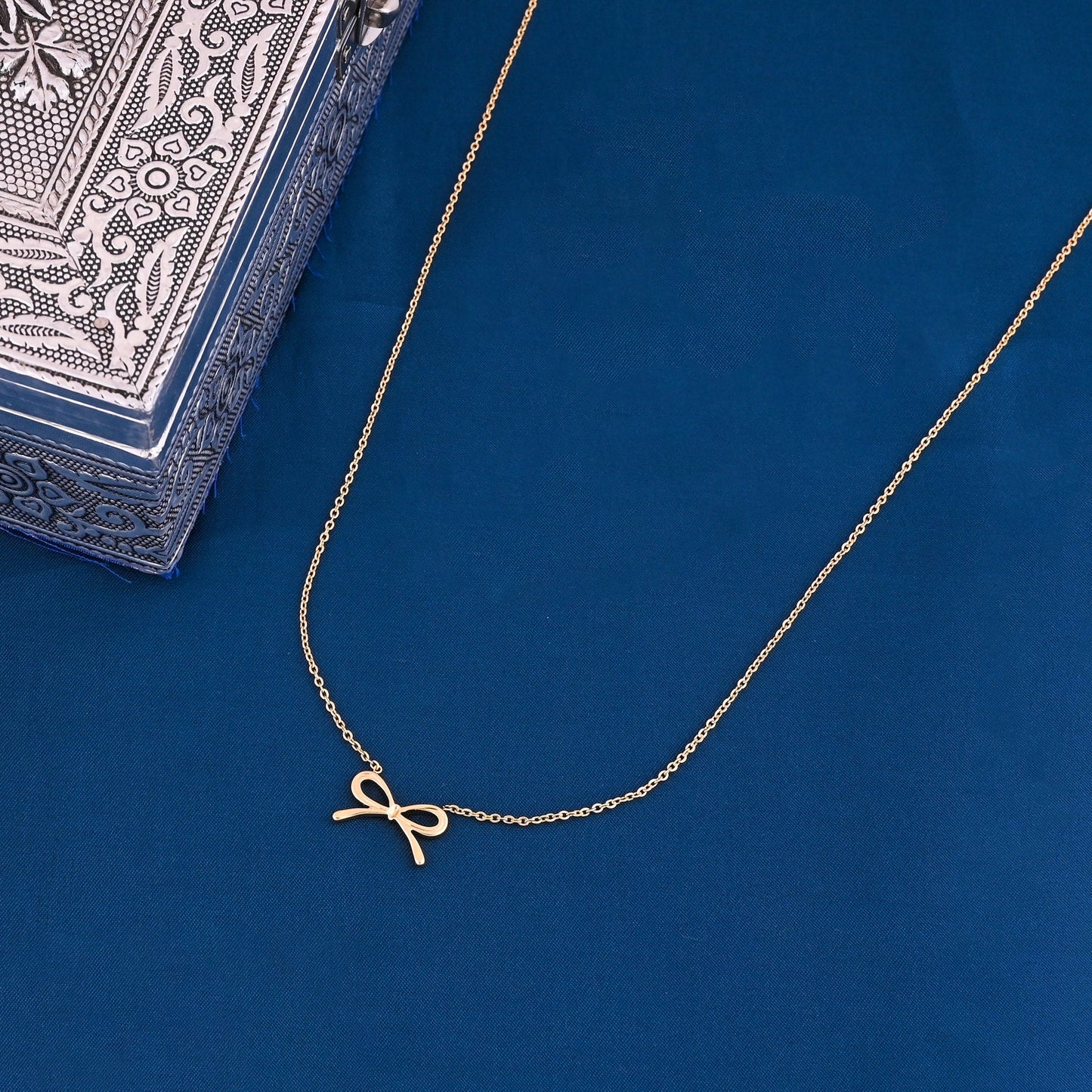 CKLAKART's Gold Tone Chain Necklace with Bow Pendant
