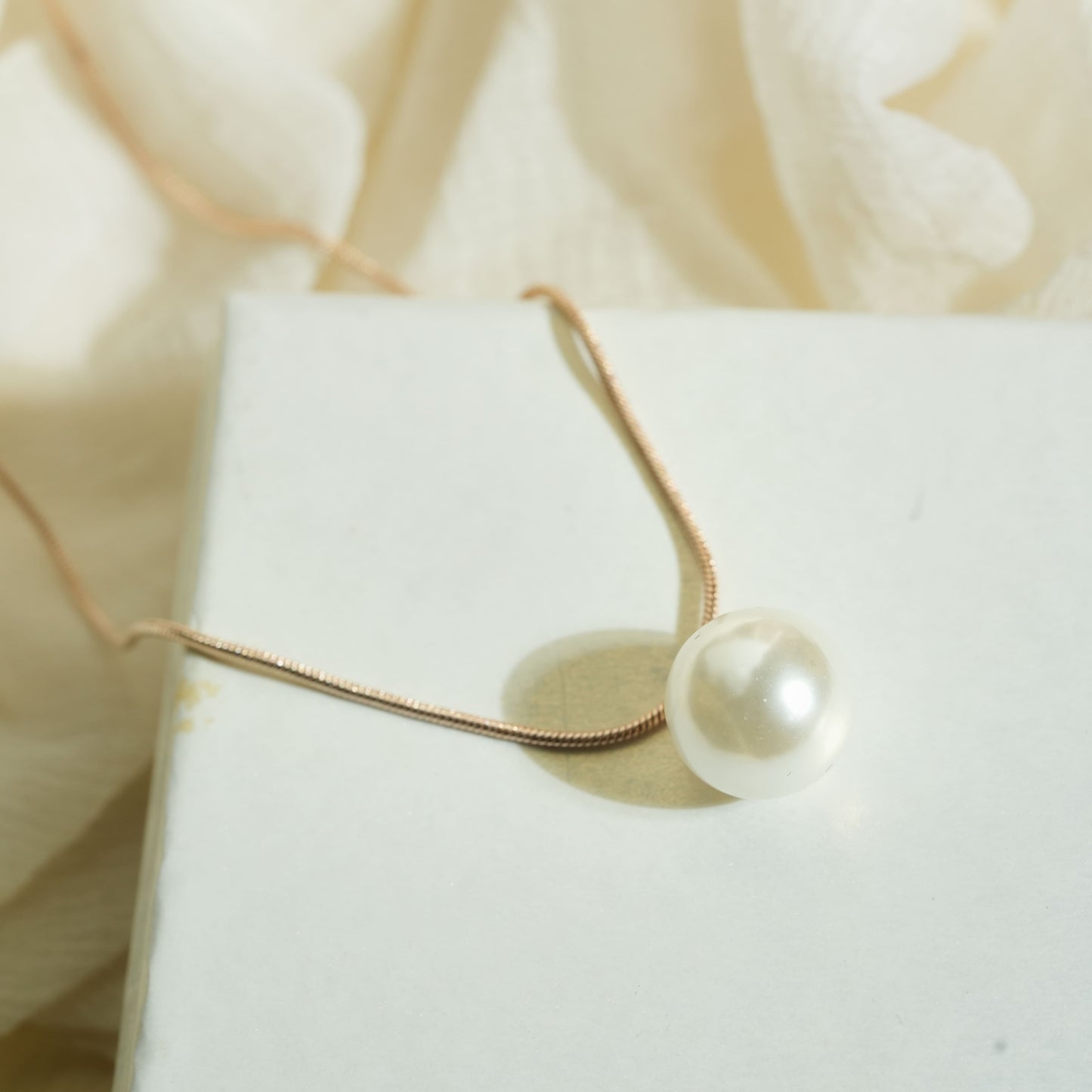 CKLAKART's Airy Pearl Necklace in Rose Gold Hue