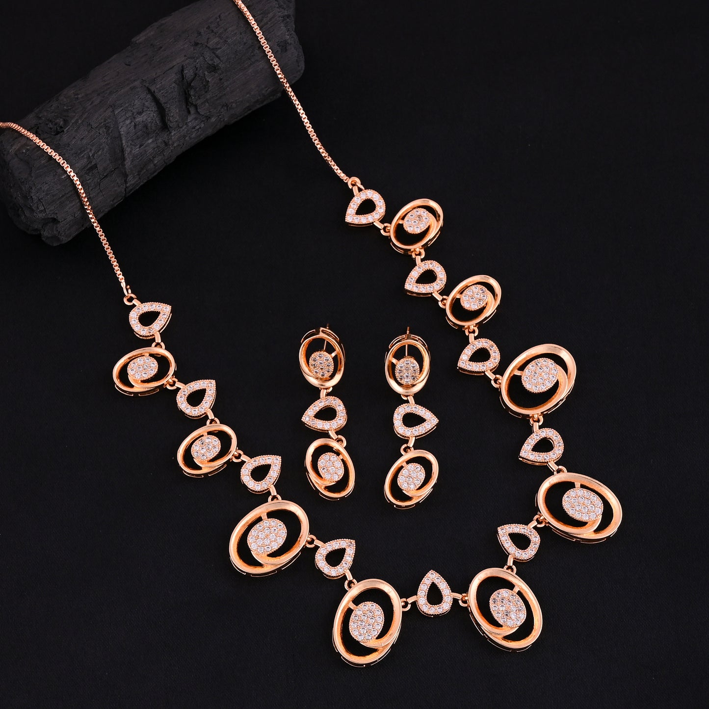 CKLAKART's NOOR Rose Gold-Toned Elegant Oval Choker Adorned with Sparkling American Diamonds