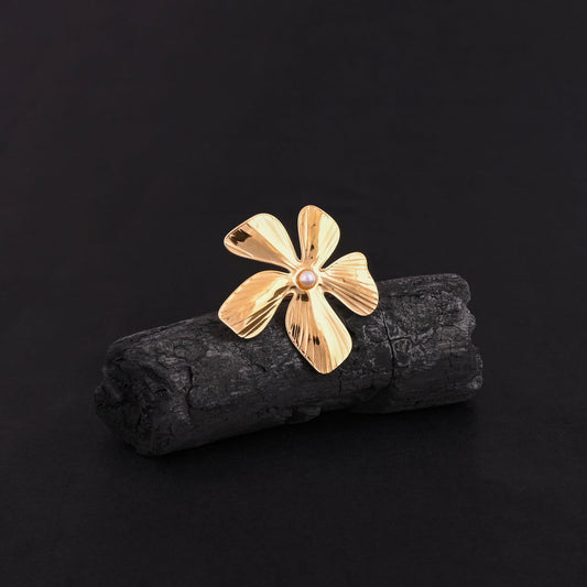 CKLAKART's Gold Tone Cocktail Ring Featuring Blooming Flower Design